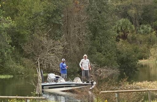 Crystal River Apartment | Professor Rousseau's Palm Paradise