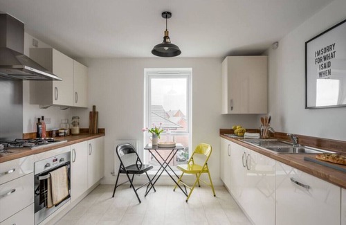 Coventry Apartment | Progress Apartment, 2Bed, Coventry Centre Apt w/Parking + 350Mbps WiFi