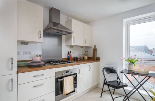 Coventry Apartment | Progress Apartment, 2Bed, Coventry Centre Apt w/Parking + 350Mbps WiFi
