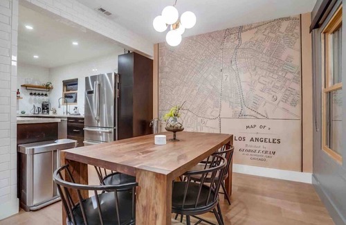 Hollywood Hills West House | Projector | Pool Table | 15min DT | Pets OK | BBQ