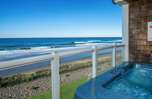 Lincoln City Condo | Promo! 2nd Floor, Corner Oceanfront Condo/Private Hot Tub/Pool/WiFi and More!