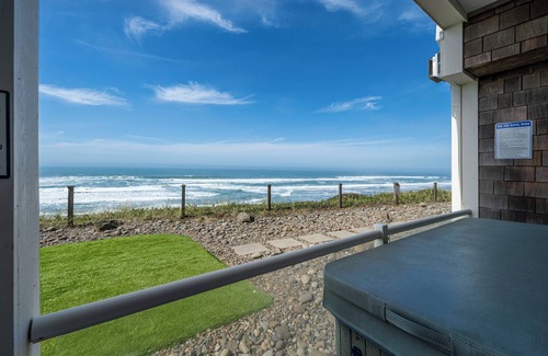 Lincoln City Condo | Promo! Beautiful Oceanfront Condo with Private Hot Tub, Pool, Wifi and More!