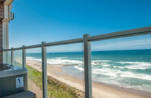 Lincoln City Condo | Promo! Second Floor Oceanfront Condo w/Private Hot Tub, Indoor Pool, WiFi!