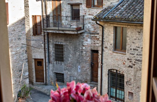 Spello House | PROMOTION-In one of the most beautiful and evocative villages in Italy Flora house