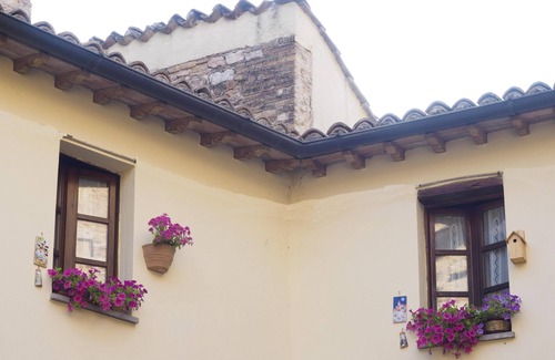 Spello House | PROMOTION-In one of the most beautiful and evocative villages in Italy Flora house