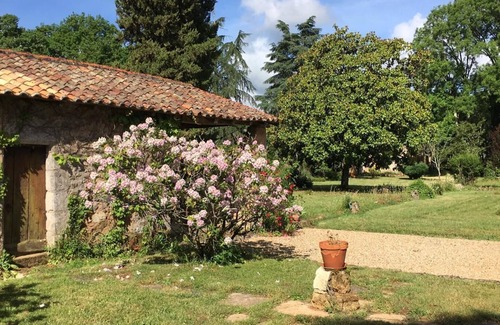Cherves-Chatelars House | Propriété Charentaise 5 ha Avec Maison du Xvième Siècle 14 Couchages et Piscine