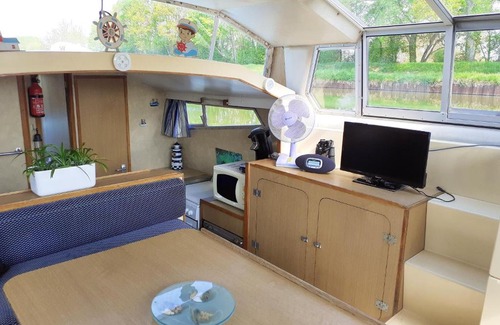 Nevers House | Propriete de 2 chambres avec vue sur le lac a Nevers a 1 km de la plage