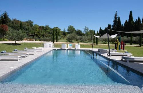 Salon-de-Provence Villa | provencal farm house with heated pool located to salon de provence, 12 people
