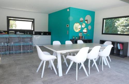 Salon-de-Provence Villa | provencal farm house with heated pool located to salon de provence, 12 people