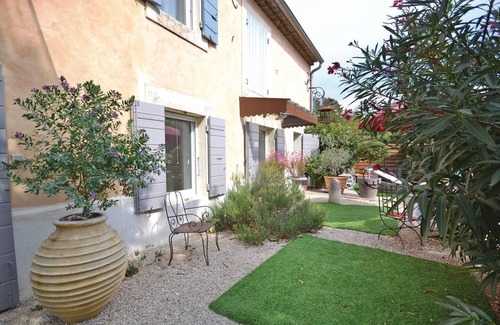 Cheval-Blanc Apartment | Provençal farmhouse at the foot of the Luberon.