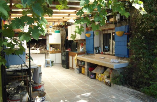 Evenos House | Provencal farmhouse in a natural setting