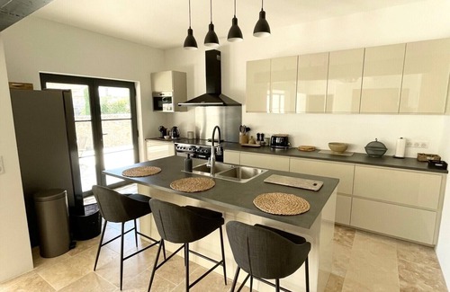 Maussane House | Provencal bastide - sleeps 10 - 5 bedrooms - private swimming pool