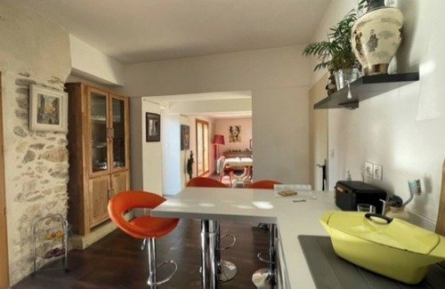 Piolenc House | Provencal stone house, in the countryside, 7minutes from a water park