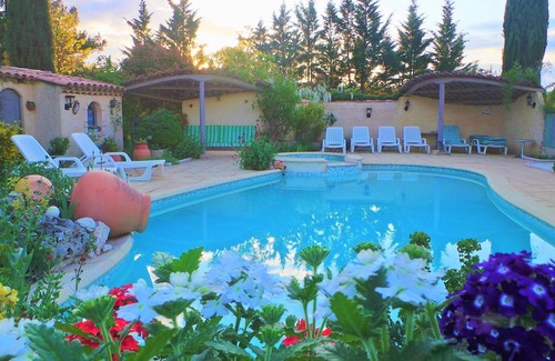 Saint-Saturnin-les-Apt Villa | Provence/Luberon - Detached villa with pool and jacuzzi (8 pers.)