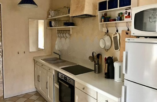 Orange House | Provence Orange, 4* in restored farmhouse for 5 with terrace, swimming pool and parking lot