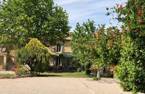 Orange House | Provence Orange, 4* in restored farmhouse for 5 with terrace, swimming pool and parking lot