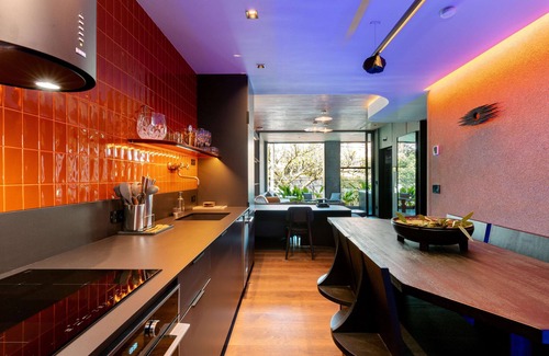 Lalinde Apartment | Provenza Utopia Jacuzzi AC Steam Shower