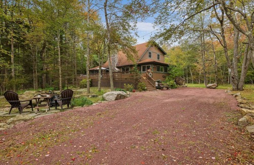 Lake Harmony Estates Cabin | Prvt+KingBd+Foliage+LakeHarmony+HotTub+Ski+FirePit