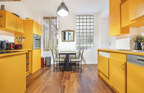 Quartier de la Folie-Mericourt Apartment | Psychédelique, 2BR/2BA, 4 people