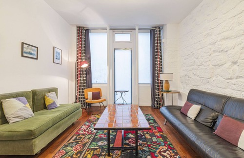Quartier de la Folie-Mericourt Apartment | Psychédelique, 2BR/2BA, 4 people