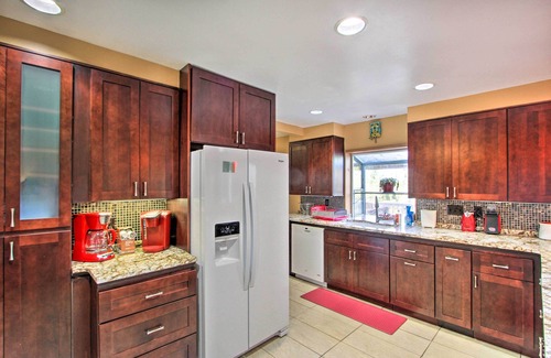 Des Moines House | Puget Sound Home w/Beautiful Yard & Deck!