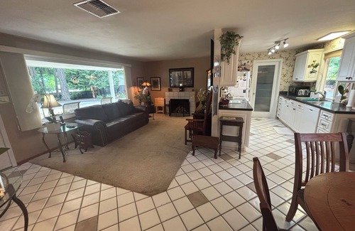 Lakewood House | Puget Sound Stunning 3 BDR Lakewood Oasis