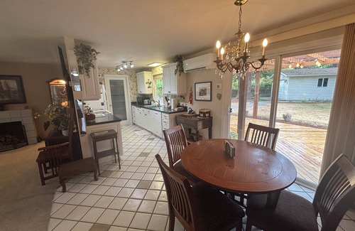 Lakewood House | Puget Sound Stunning 3 BDR Lakewood Oasis