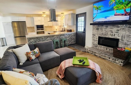 Summerville House | Pumba's Pad-Summerville-PRIVATE POOL-GAME ROOM-DOGS OK