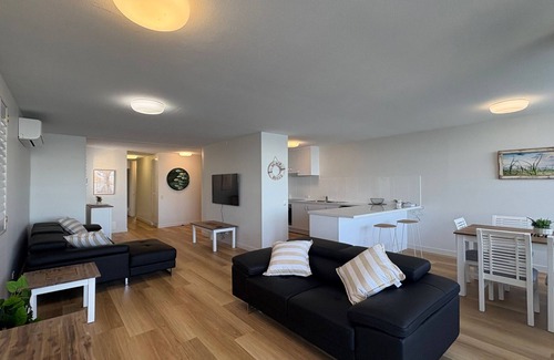 Caloundra Apartment | PUMICESTONE CHASE UNIT 8