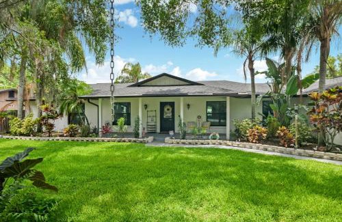 Bearss Plaza Apartment | PuraVida Lake House