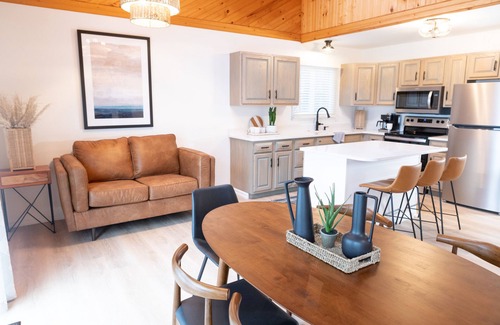Pentwater Cottage | Pure Pentwater Cottage: lake-front; fully updated; sleeps 8.
