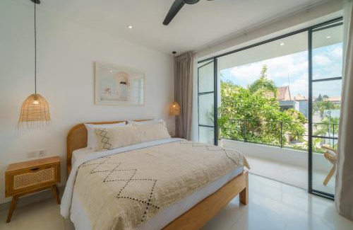 Berawa Villa | Puri Senang - Luxury 4BR Pool Villa in Central Berawa, Near Beach