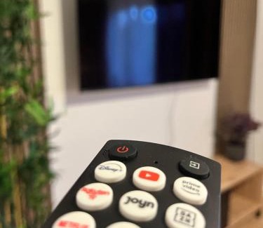 Rastpfuhl Apartment | Purple Escape Balkon Netflix zentral