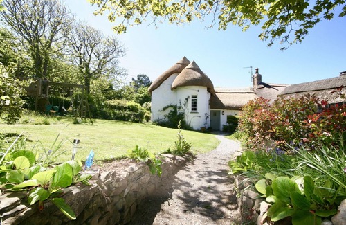 Putsborough Cottage | Putsborough Manor Cottage (4 + Cot) Dogs Tennis Beach Jacuzzi Smart TV wifi
