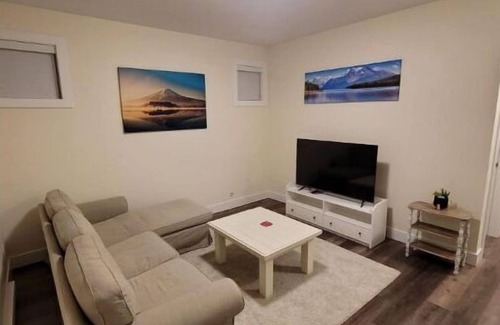 Langford House | Putting Green Paradise: Two- Bedroom Suite
