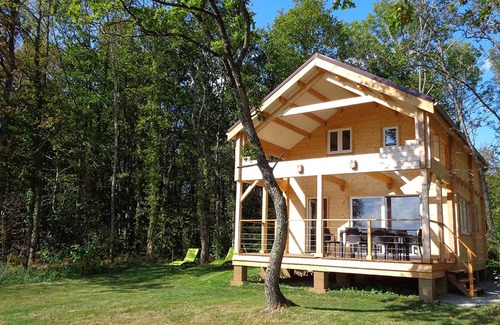 Charensat House | Puy Montaly, chalet "le Pariou", calm, nature, private fishing pond