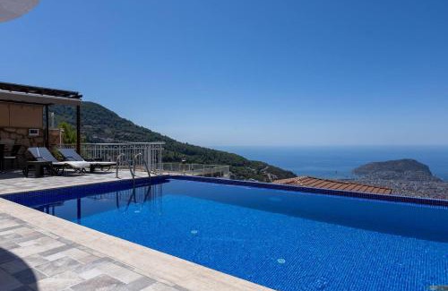Alanya Villa | Qoople Villa Tepe with infinity pool and panoramic view
