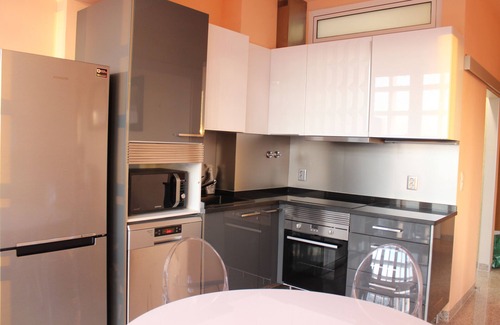 Avenida de Roma Apartment | QUAD AVENUE 2BR 2BA, 2 Balconies, Garage, A.C. (Cold or heat), with city view