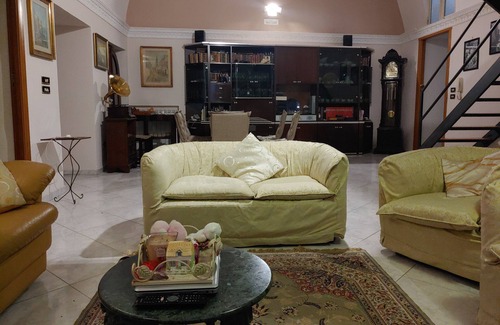 Rione Sanita Villa | Quadruple room and private bathroom in an independent villa with an ancient garden