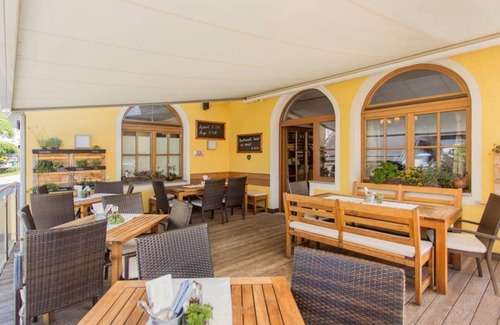 Puch bei Hallein Apartment | Quadruple room with shower od. Bathroom, WC - Kirchenwirt, Hotel Gasthof