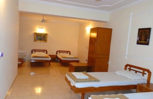 Rishikesh House | Quadruple Room near Ram Jhula