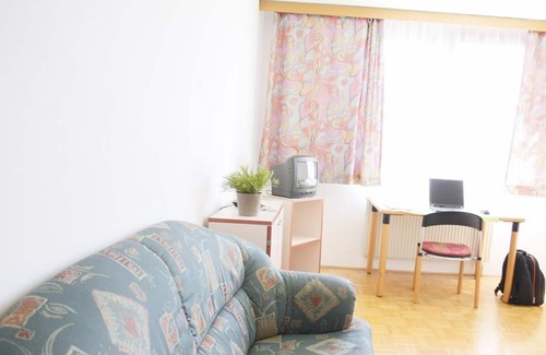Innsbruck House | Quadruple room with shower, WC - Hotel Karwendel