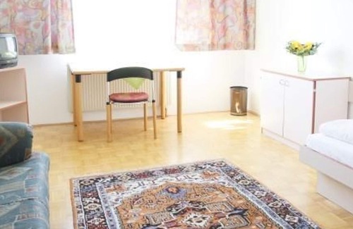 Innsbruck House | Quadruple room with shower, WC - Hotel Karwendel