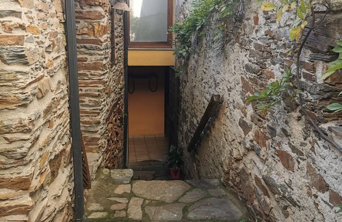 Navia de Suarna House | Quadruple with right to patio and barbecue. Pets, meals, barbecue, stove