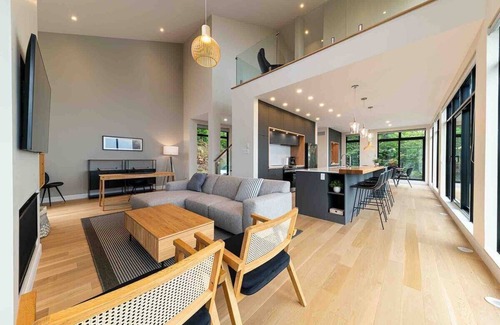 Les Eboulements Ski Chalet | Quai Perché: Forest Escape, River views & Hot Tub