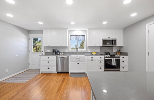 College Place House | Quail Ridge - Views, Pool and Hot tub