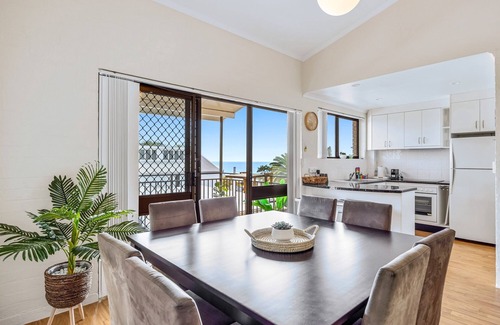 Alexandra Headland Apartment | Quaint 2-Bed Beach Abode with Ocean Views