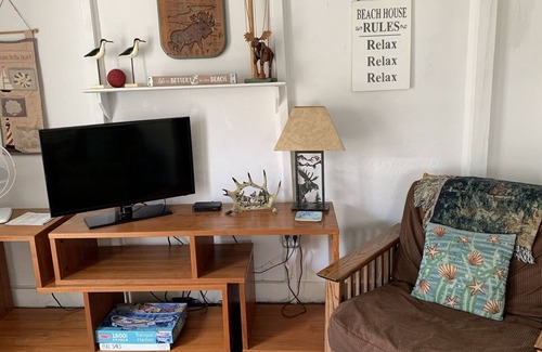 Old Orchard Beach Cabin | Quaint 2 Bedroom Cottage in Old Orchard Beach