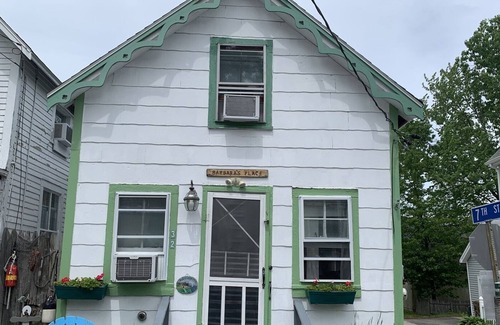 Old Orchard Beach Cabin | Quaint 2 Bedroom Cottage in Old Orchard Beach