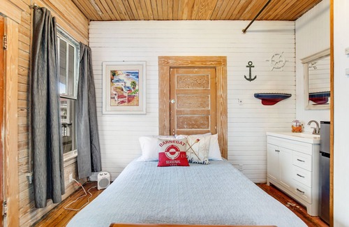 Tybee Island Hotel | Quaint 2nd-floor studio 1 block from the beach with fast WiFi, deck, cable, & AC